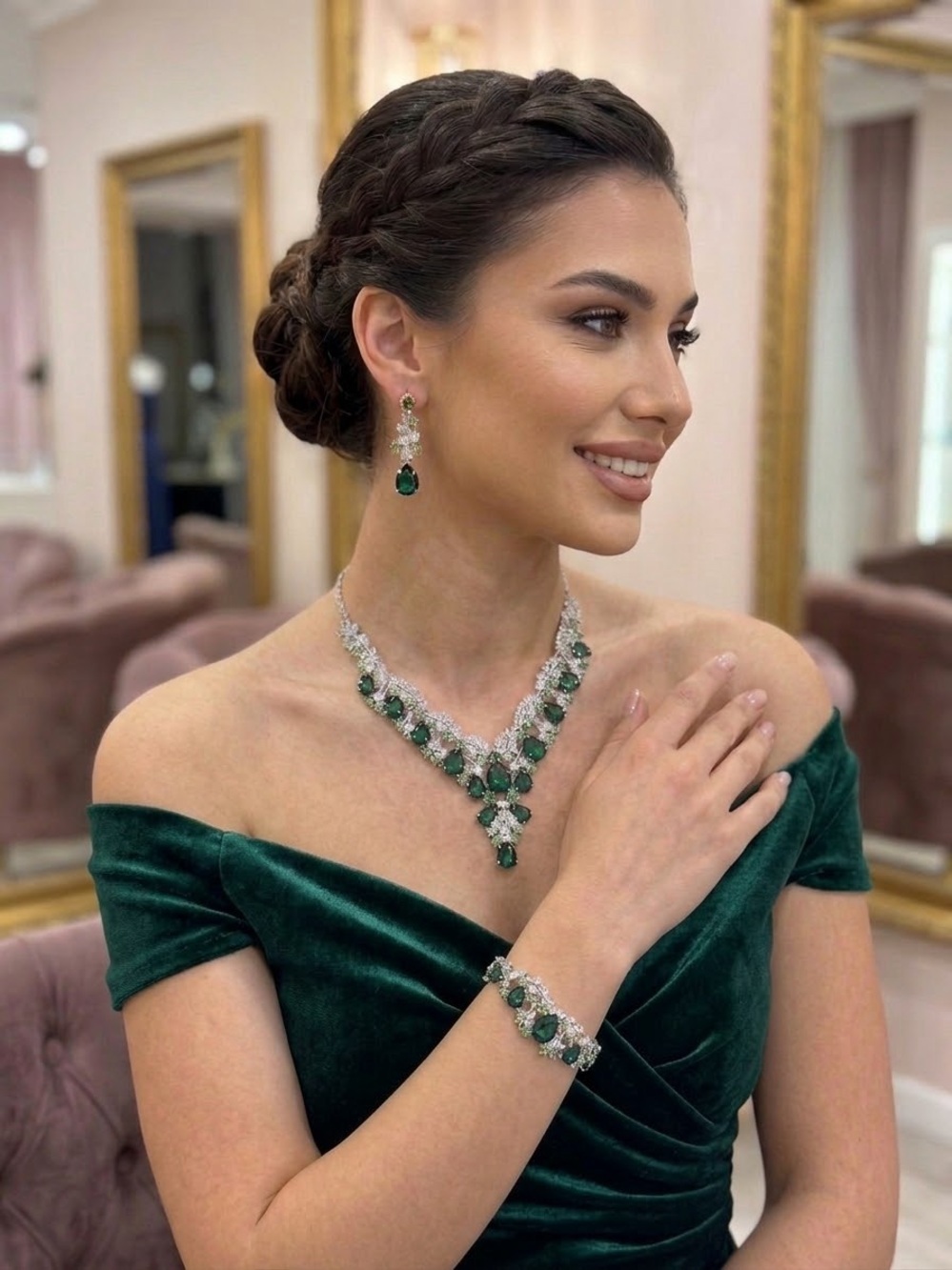 Elegant 3 Piece Emerald Green & Rhinestone Statement Jewelry Set - Picture 3 of 13
